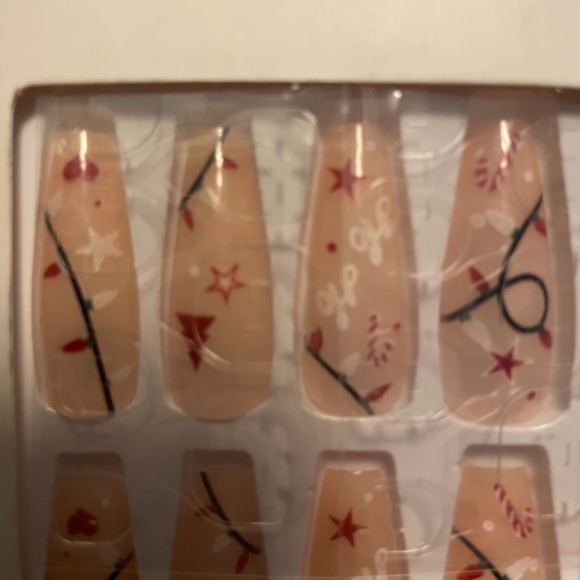 Press On Fingernail Lot of 4. (No glue) - Picture 3 of 9